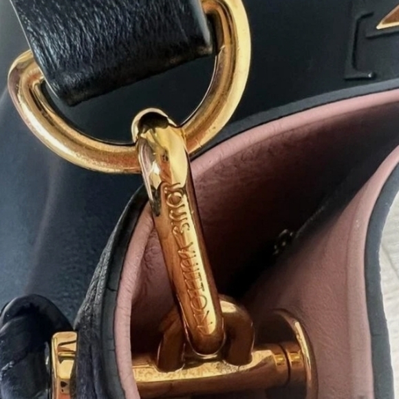 LOUIS VUITTON Rare Tournon Hobo Bag - Picture 3 of 14